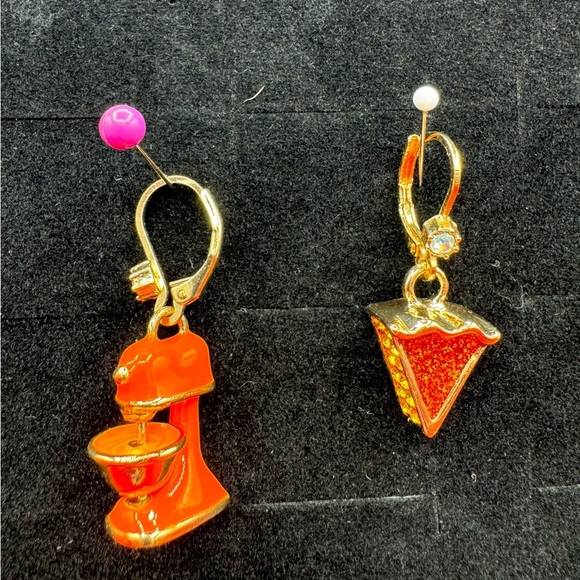 AUTHENTIC NWT Betsey Johnson Thanksgiving/Christmas earrings - Picture 8 of 8